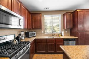 The Maple Ridge Hot-Tub and BBQ and Game Room!