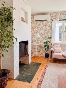 Charming Guest House With Wildlife In Sörmland