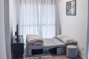 Gleba com ar-condicionado na sala e quarto, sacada e piscina