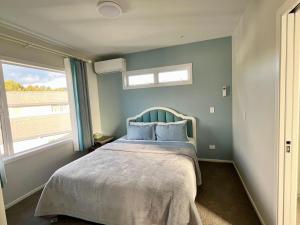 brand new Lakeside cozy deluxe