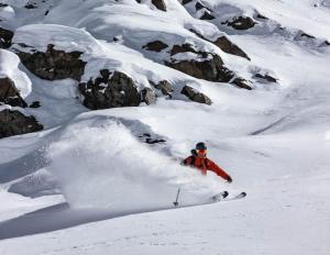 HT A Pasos Metro Santa Lucia Estacionamiento WIFI