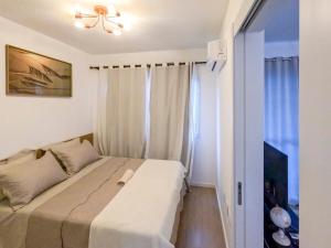 Gleba com ar-condicionado na sala e quarto, sacada e piscina