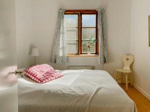Forest Retreat With Wood Stove In Skåne