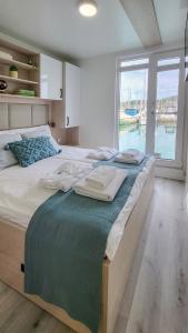 Floating Sea House SEAESTA 