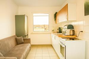 Livemore24 - Apartment 2 in Duisburg WLAN - Smart-TV - 24-7 Check-in und Küche