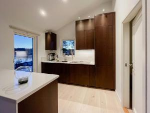 Seaview Cabin With Terrace Near Nature