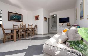 3 Bedroom Awesome Home In Vrsi 