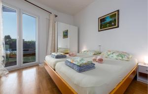 3 Bedroom Awesome Home In Vrsi 