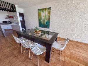 Wake up wsunrise & lake just steps away