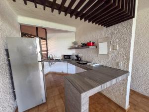 Wake up wsunrise & lake just steps away