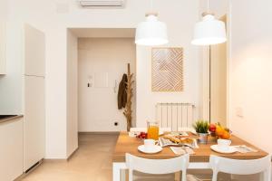 Colosseum Holidays - Marco Aurelio