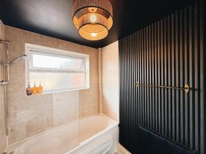 Bee Stays - Pickmere House