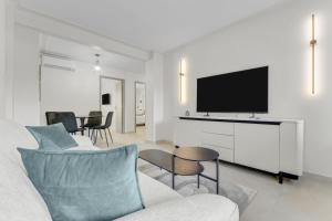 Modern 2 chambres avec jardin Martinez , 5 minutes from palais of festivals