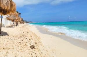 Studio cview, beach & pool access Cancún