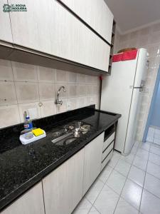Apartamento 02 Dormitorios no Centro de Ubatuba com Ar-WIFI - 10 minutos da Orla do Cruzeiro