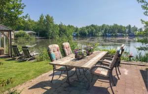 Cozy Home In Oosterwolde With House Sea View