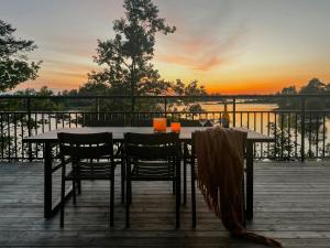 Architectural Cabin With Magnificent Lake View