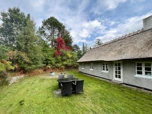 Cozy Thatched House At Høve Beach