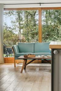 Warm Colors And Beautiful Outdoors In Thy