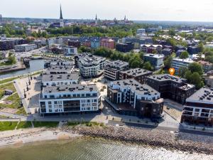 Beachfront Kalaranna apartment near the Old Town