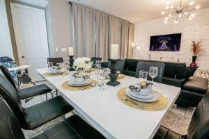 5BR with Private Screened Pool at Solara Resort