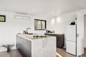 Cozy Holiday Home With Scenic Nature Views Near Lyngsbæk Beach And Mols Bjerge National Park