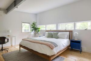 Epic architectural masterpiece views & hot tub