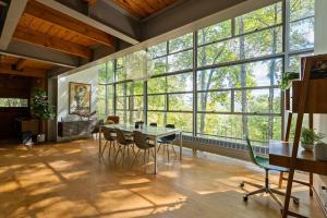 Epic architectural masterpiece views & hot tub