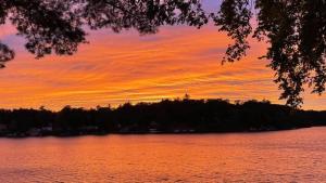 Castaways Cottage on Croton Pond #1