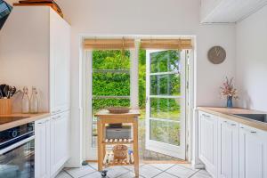 Cozy Holiday Home With Hot Tub Close To Ahl Beach And Ebeltoft