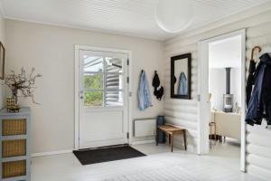 High Ceilings In Bright Home Near Lodskovvad