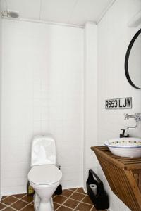 High Ceilings In Bright Home Near Lodskovvad