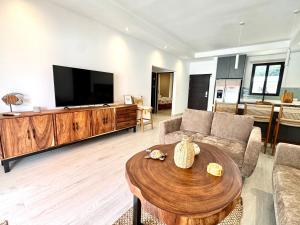 Grandy Oasis Villa with Private Pool