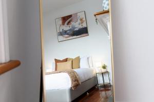 Charming Townhouse Steps Away from Shops