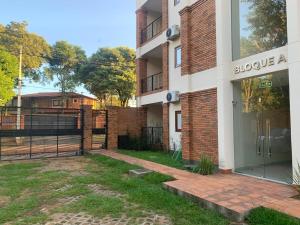 Elegante apartamento nuevo de 75 m2 con balcón y parking privado