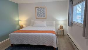 Suite room in Seasonal Cabin sleeps 6