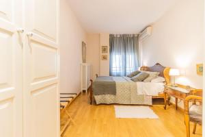 Relax Above the City-Terrace, Views & Comfort