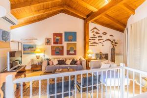 Relax Above the City-Terrace, Views & Comfort