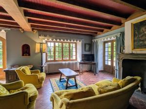 Maison calme avec grand terrain, proche commodités et sites médiévaux - FR-1-582-133