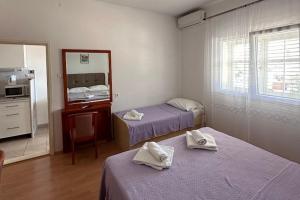 Apartments by the sea Zivogosce - Blato, Makarska - 24667