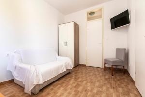 Apartments by the sea Zivogosce - Blato, Makarska - 24667