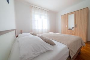 Apartments with parking space Bibinje, Zadar - 24712