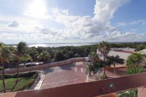 Lagoon View + Beach Access, Solymar Cancun sol2301