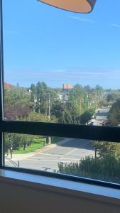 Astoria Escape - Bright condo with work desk by Victoria Prime!