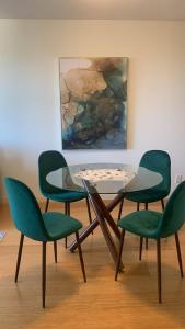 Astoria Escape - Bright condo with work desk by Victoria Prime!