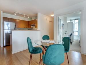Astoria Escape - Bright condo with work desk by Victoria Prime!
