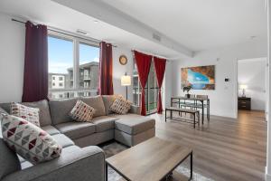 Peaceful 2BR Retreat with parking Situated 7 Mins to the Falls