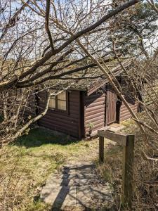 Peaceful Log Cabin With Turf In Raageleje