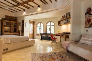 Stay in an Architects villa! Pererenan Beach