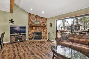 Boulder Bear Lakeside Condo- Big Bear Modern Retreat